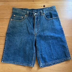 Levi’s medium wash Bermuda Jean shorts “jorts” size 34